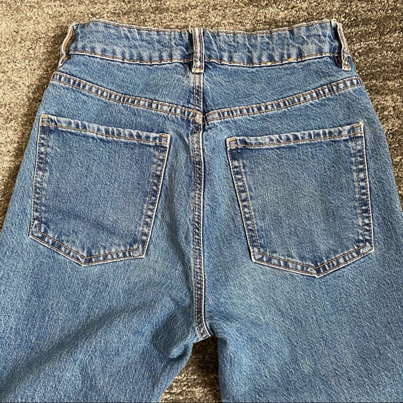 medium wash jeans - Picture 4 of 5